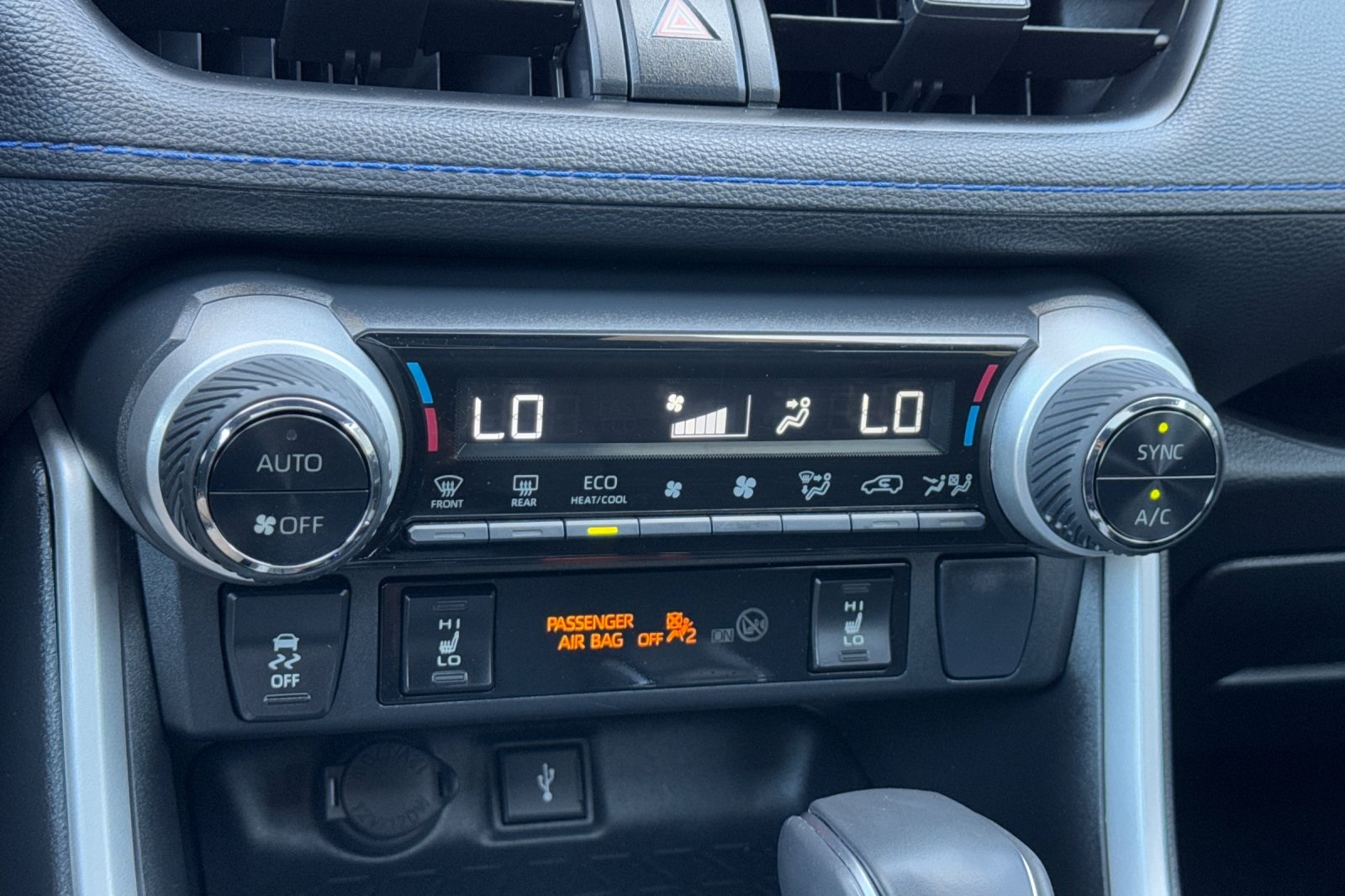 2022 Toyota RAV4 Hybrid SE photo 11