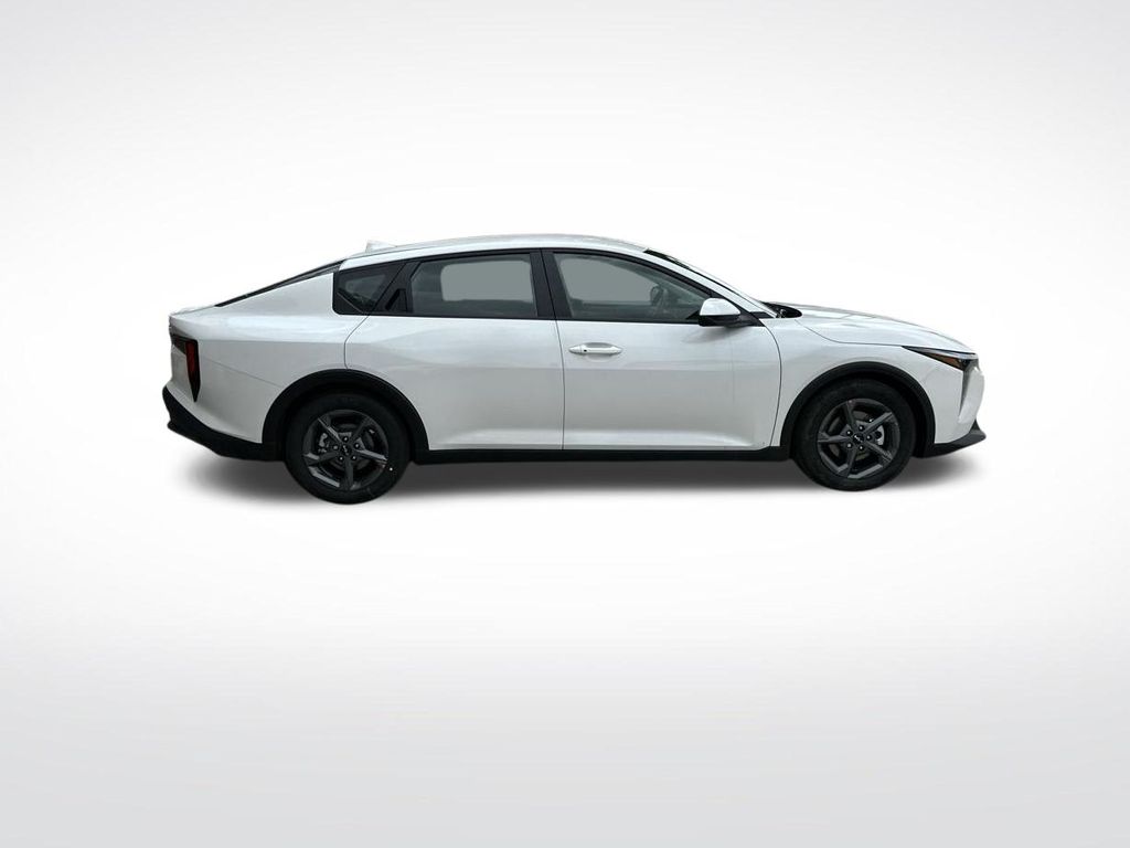 2025 Kia K4 LXS photo 6