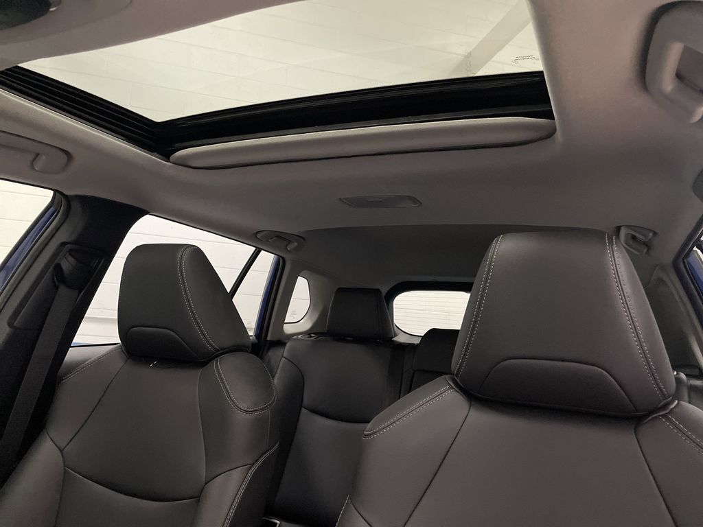 2023 Toyota Corolla Cross XLE photo 7