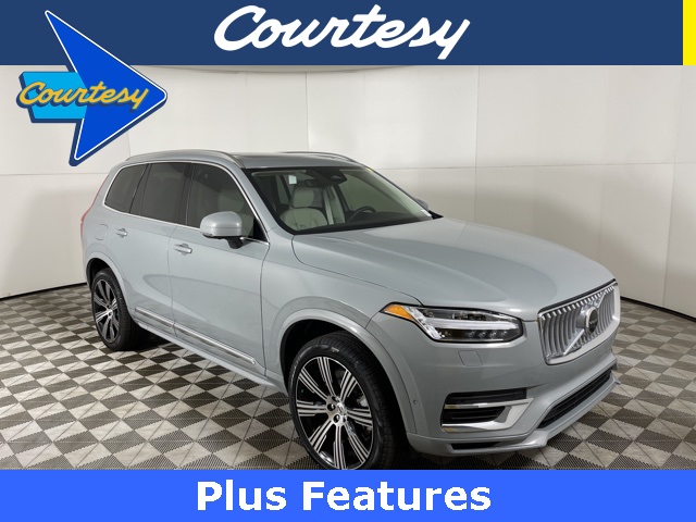 2025 Volvo XC90 Plus's photo