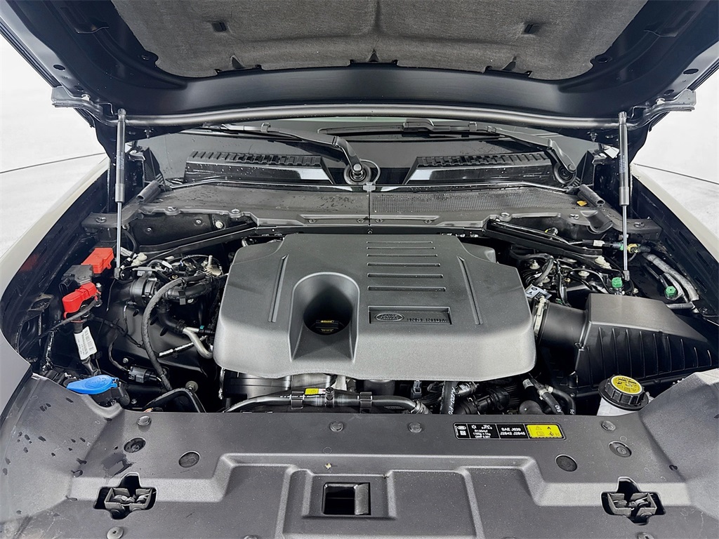 2025 Land Rover Defender 130 X-Dynamic SE photo 24
