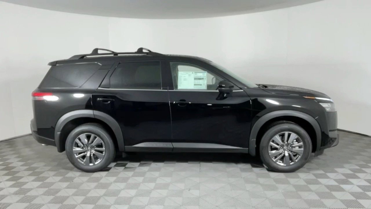 2025 Nissan Pathfinder SV photo 3
