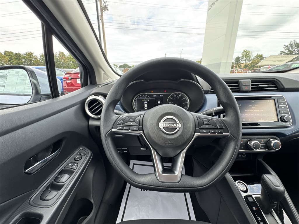 2025 Nissan Versa 1.6 SV photo 14