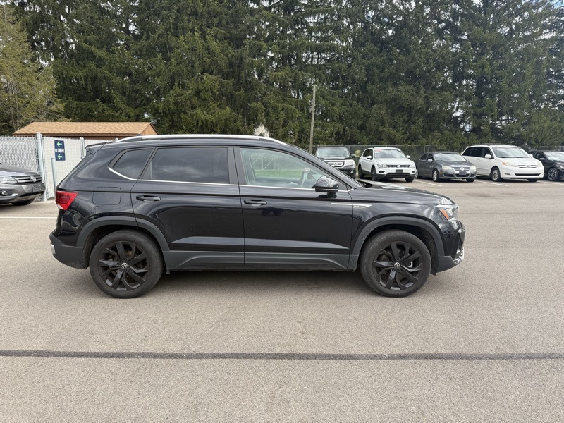 2023 Volkswagen Taos SE photo 4