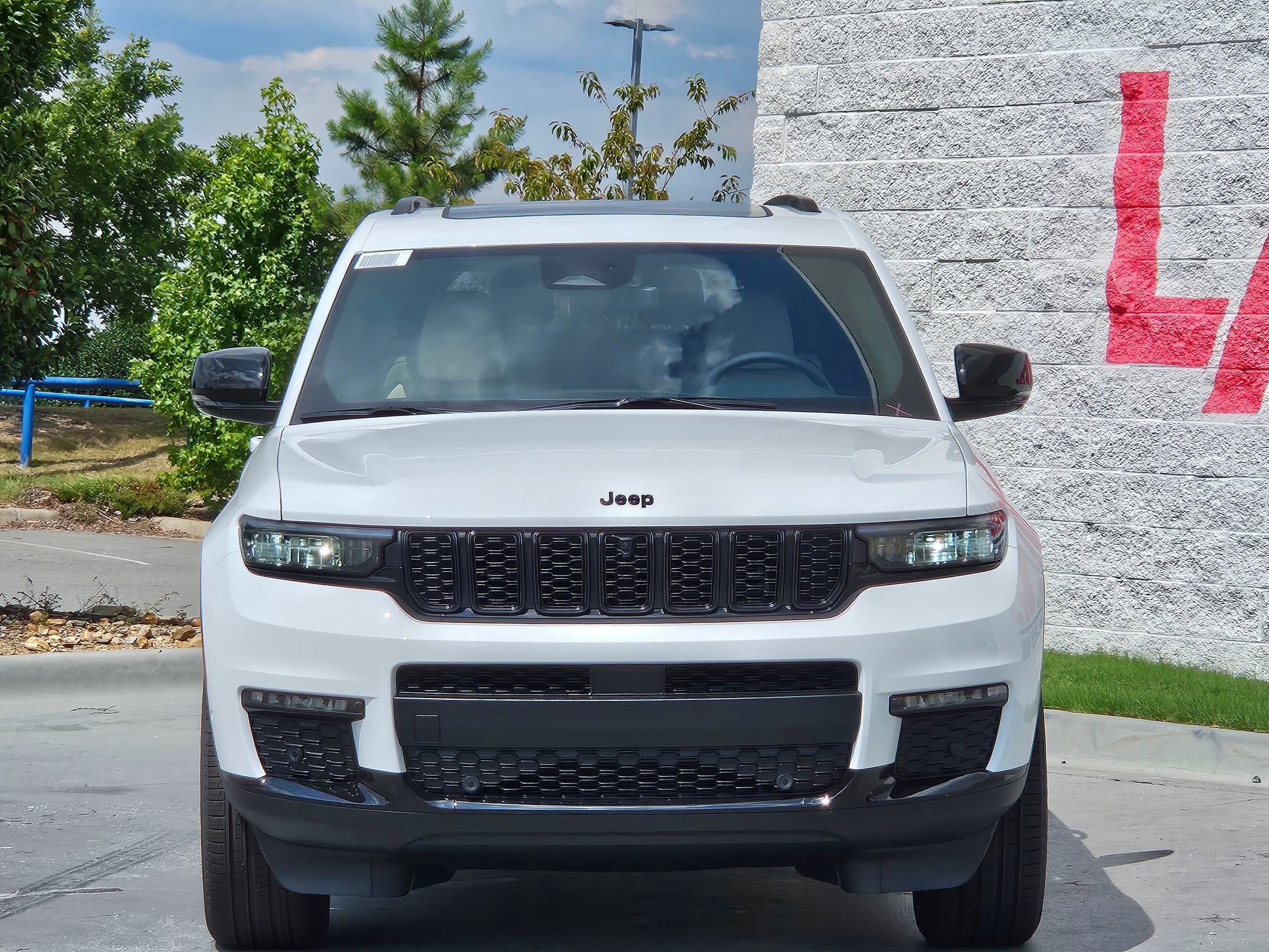 2025 Jeep Grand Cherokee Limited photo 2