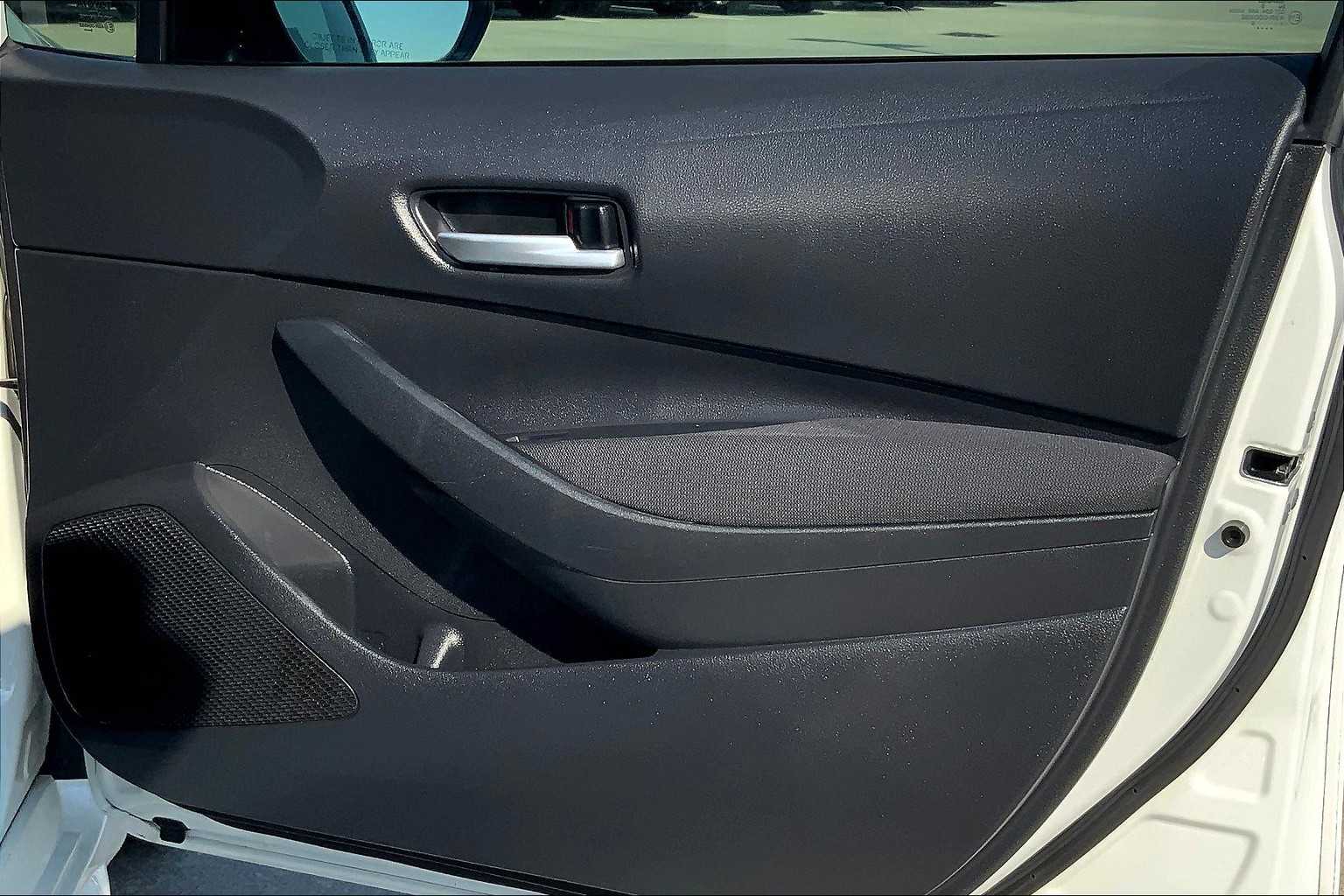 2020 Toyota Corolla LE photo 21