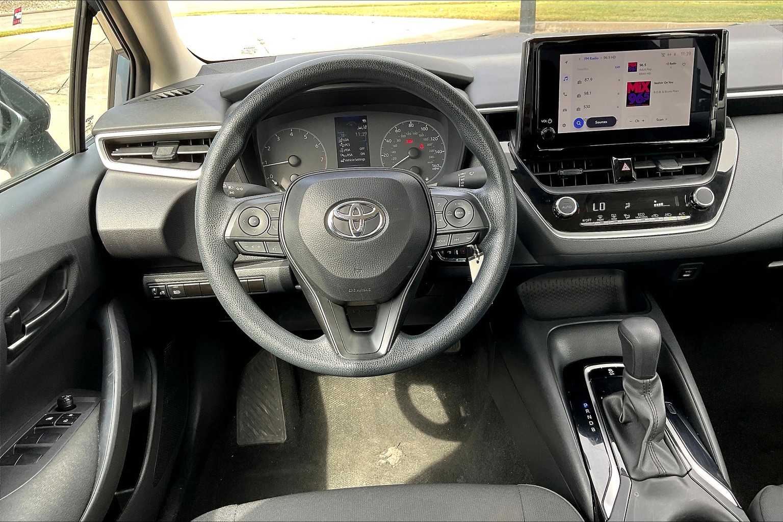 2024 Toyota Corolla LE photo 5