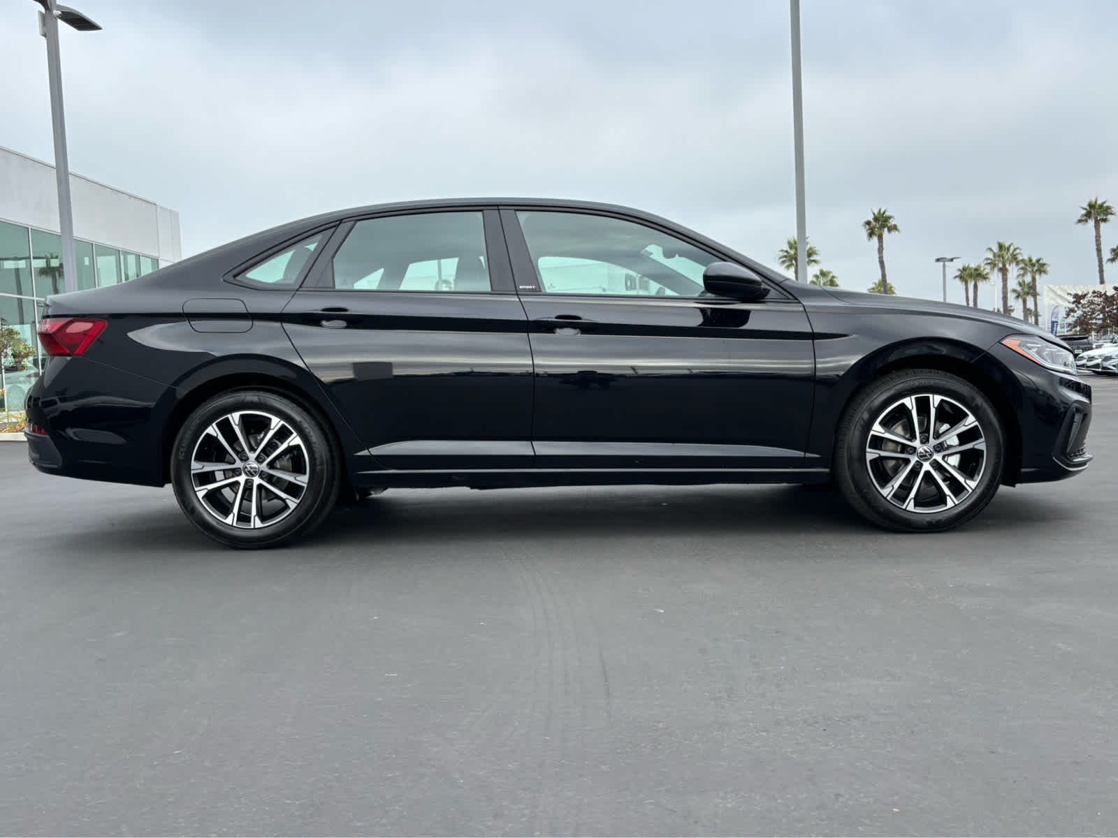 2025 Volkswagen Jetta Sport photo 2