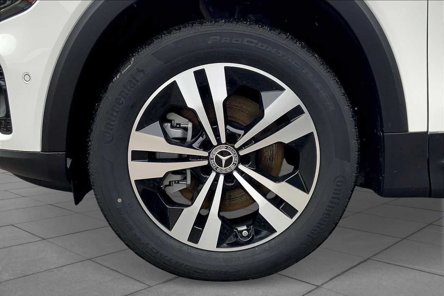2025 Mercedes Benz GLB 250 photo 18