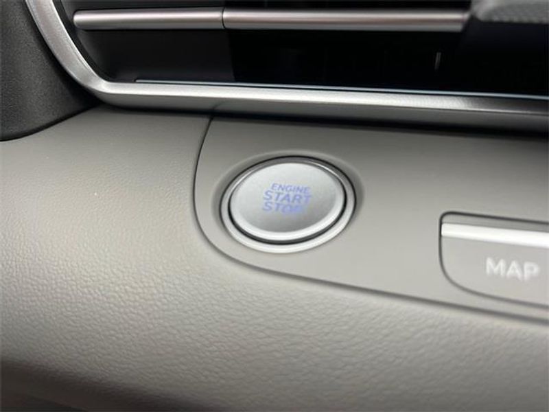 2024 Hyundai Elantra SEL Convenience photo 15