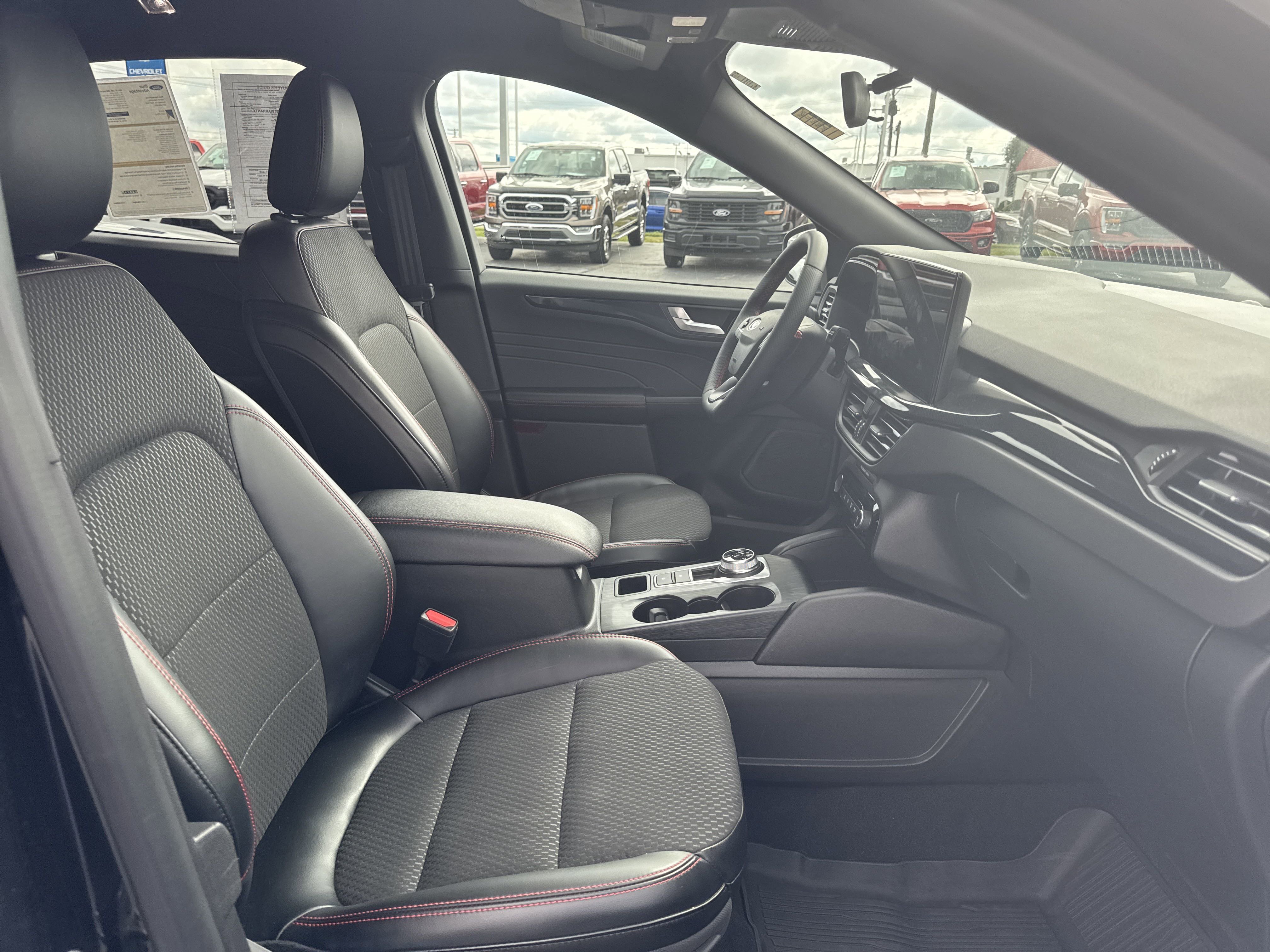 2023 Ford Escape ST-Line photo 5