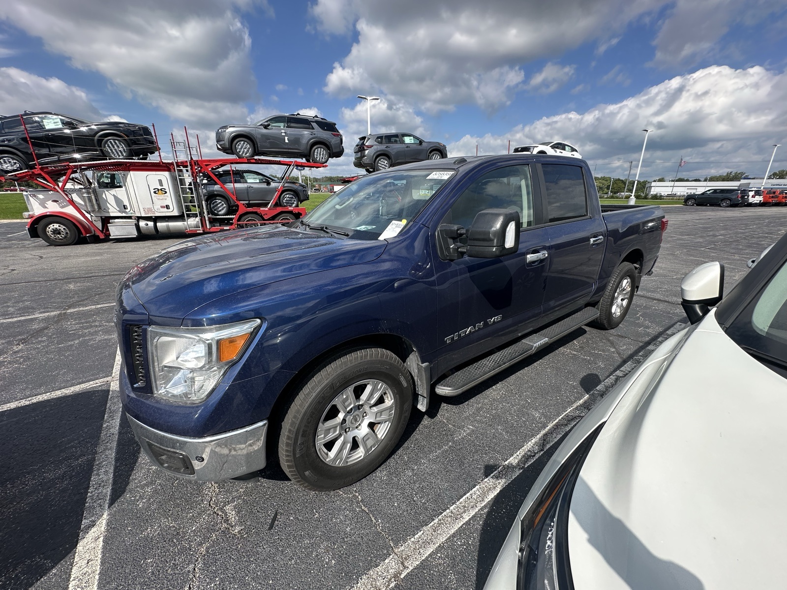 2019 Nissan Titan SV photo 2