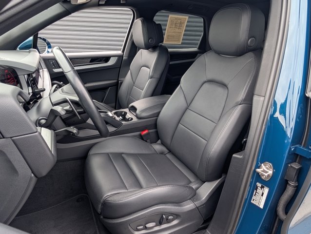 2024 Porsche Cayenne photo 3