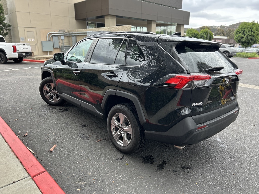 2023 Toyota RAV4 XLE photo 3