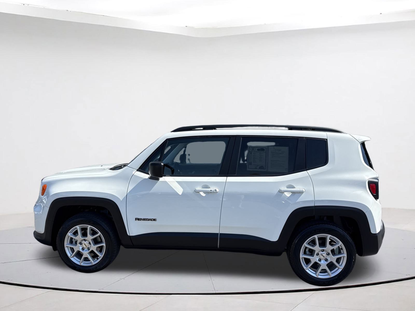 2022 Jeep Renegade Latitude photo 3