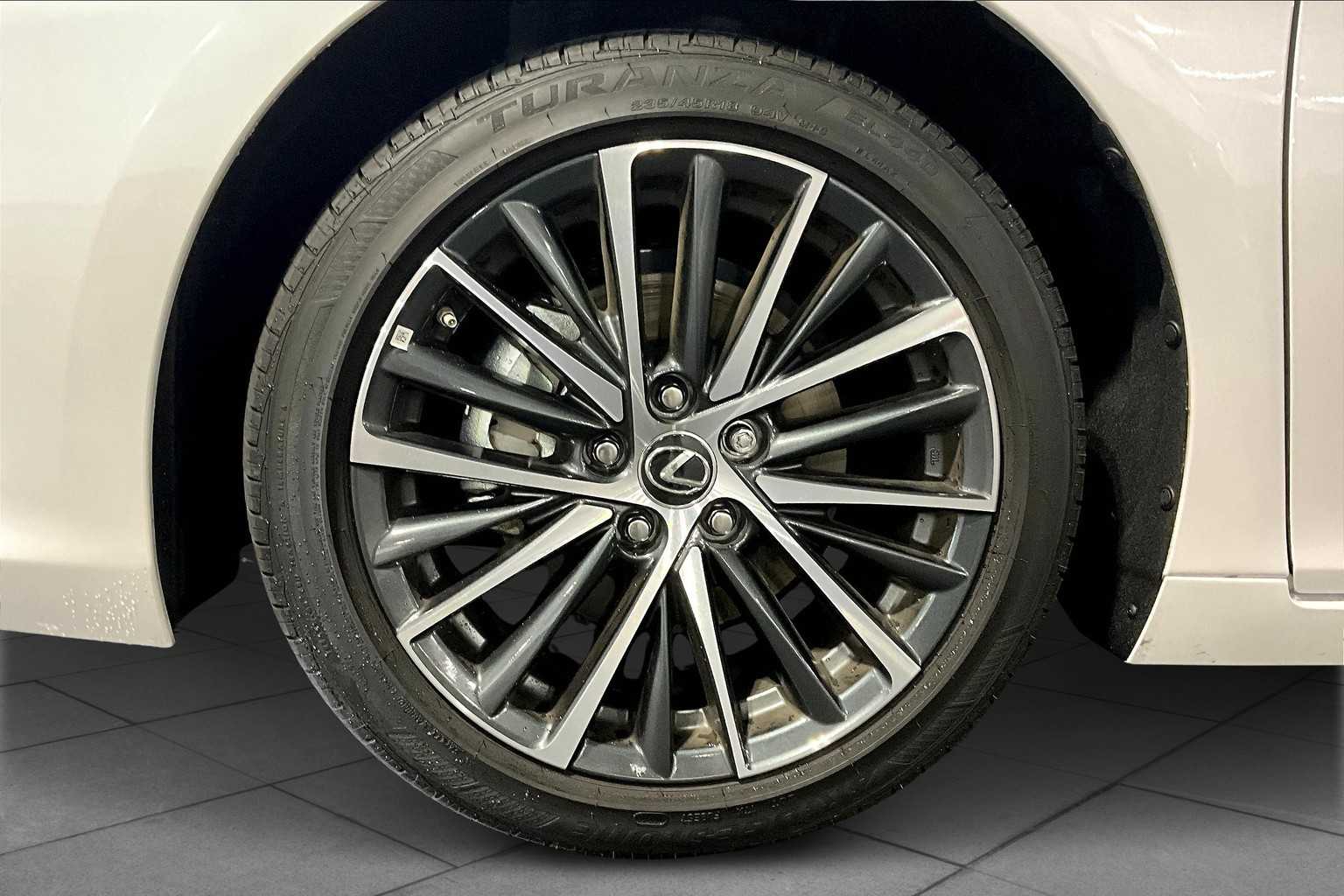 2025 Lexus ES Premium photo 10