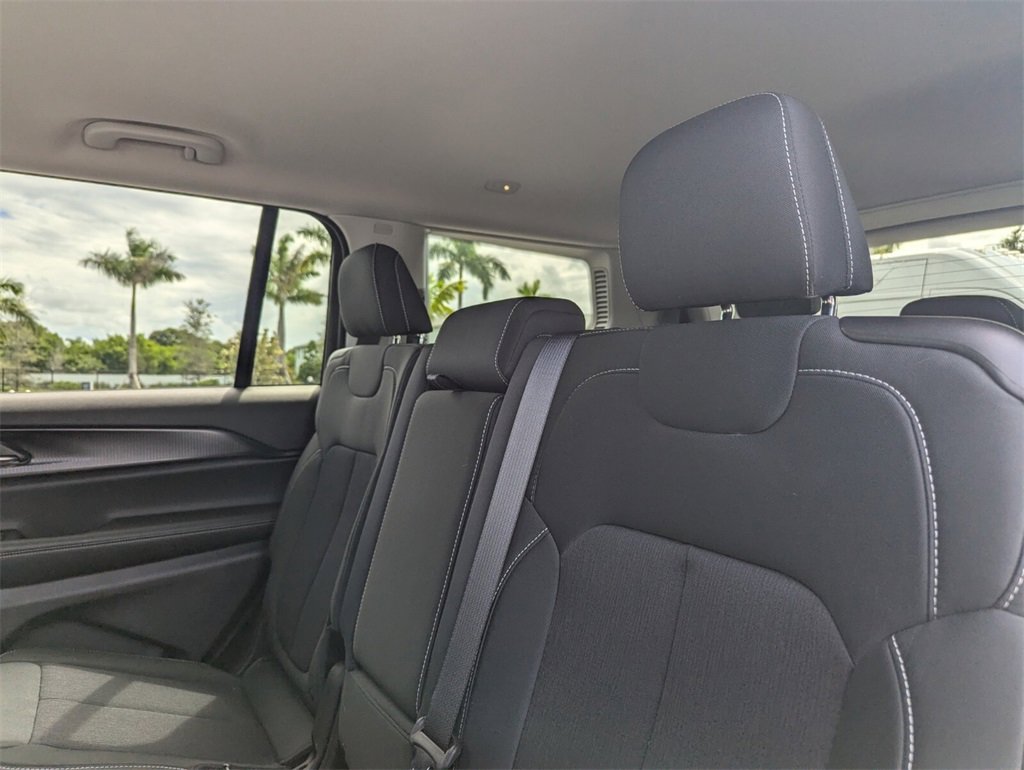 2023 Jeep Grand Cherokee Laredo photo 17