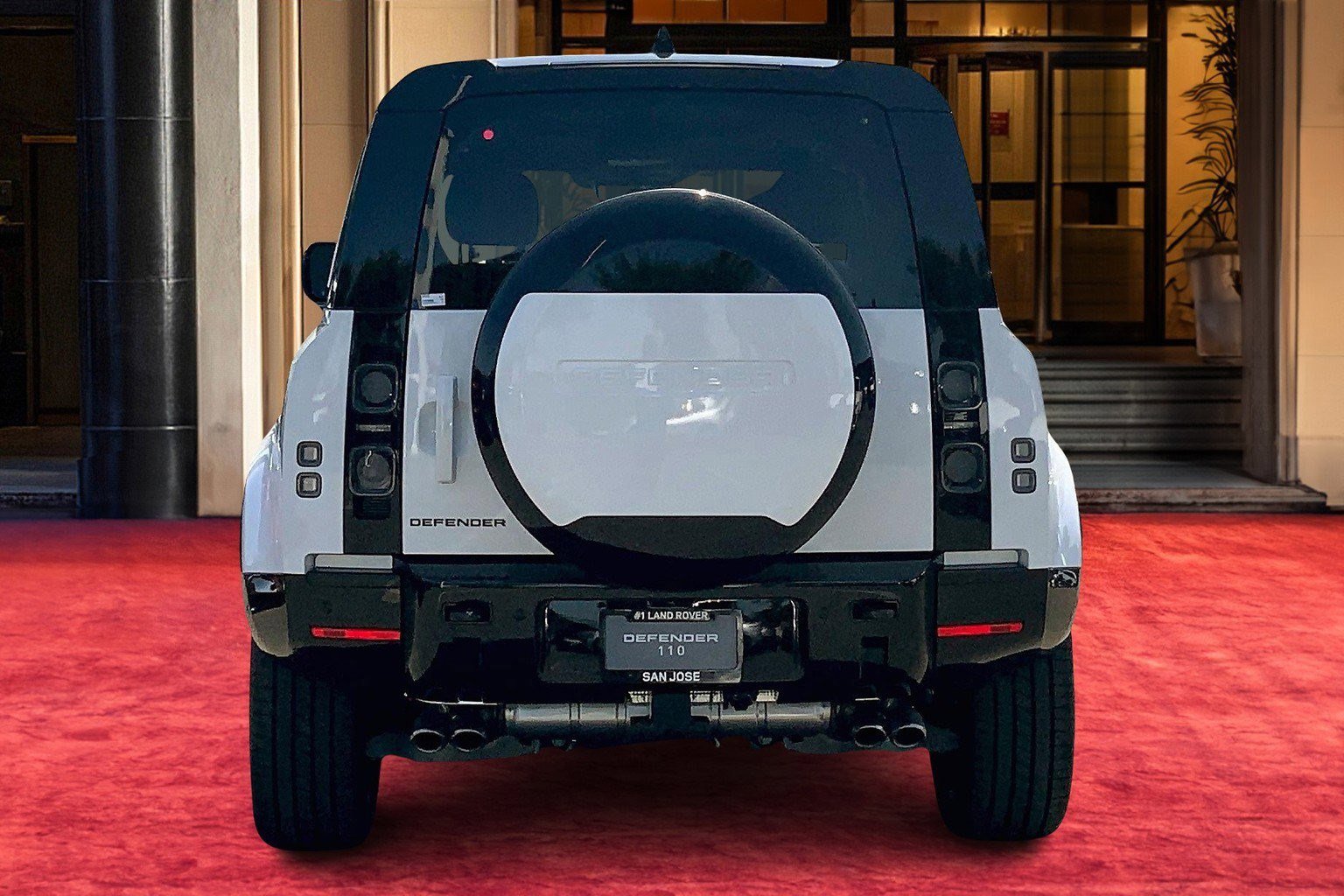 2025 Land Rover Defender 110 V8 photo 4