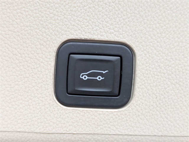 2015 Cadillac SRX Performance photo 13