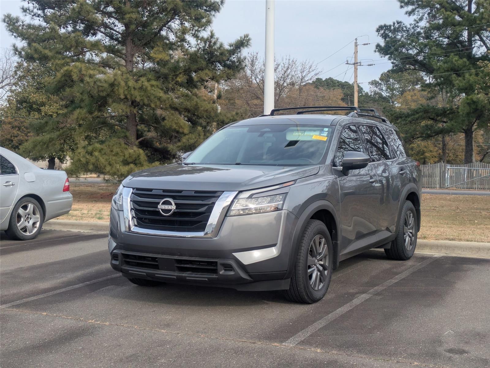 2022 Nissan Pathfinder SV