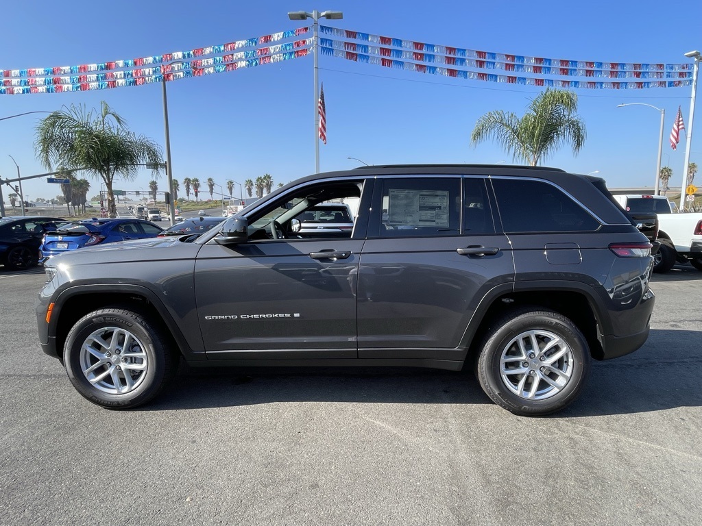 2025 Jeep Grand Cherokee Laredo X photo 2