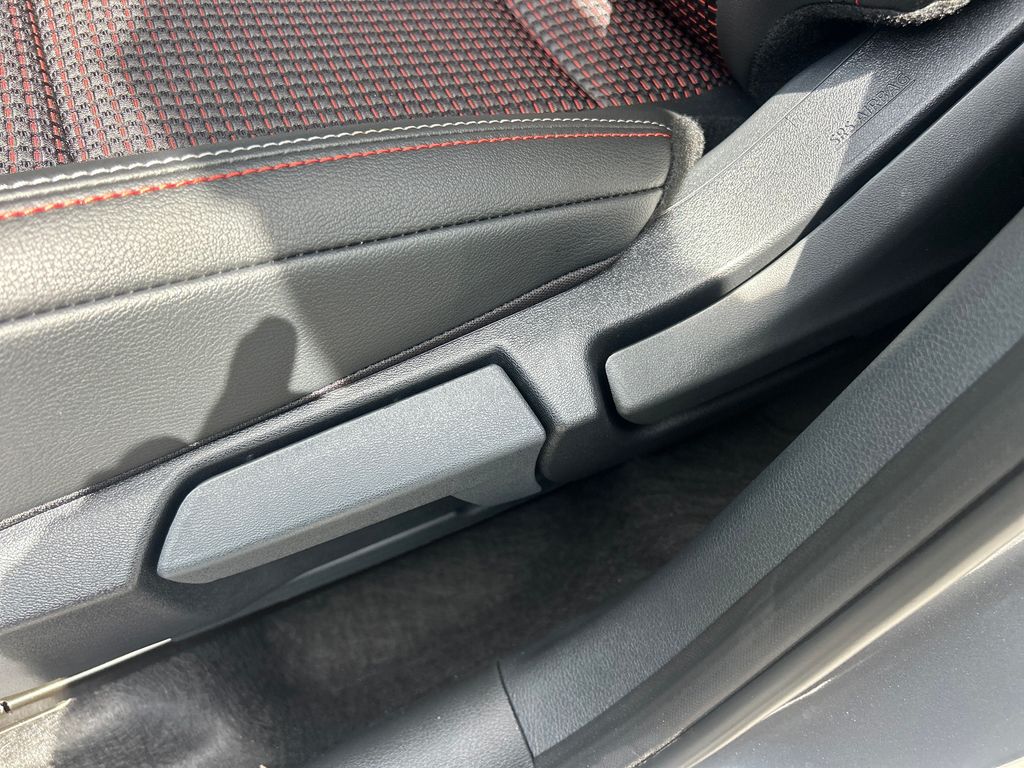 2026 Nissan Kicks SR photo 13