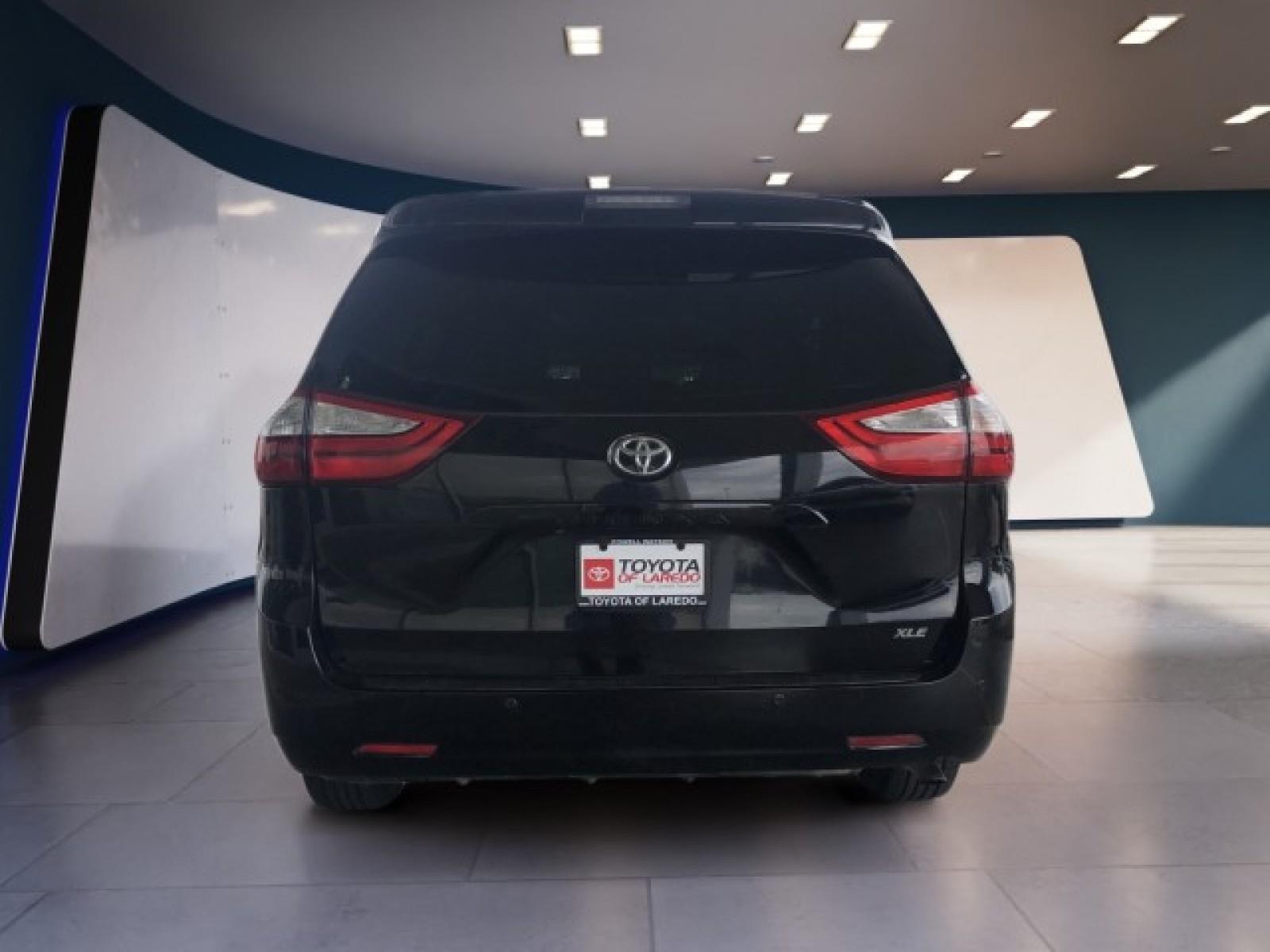 2015 Toyota Sienna Limited Premium photo 4