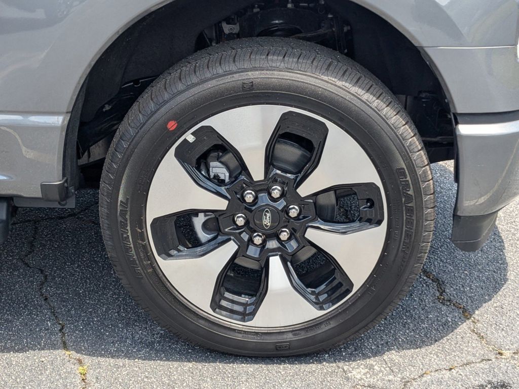 2025 Ford F-150 Lightning Platinum photo 11
