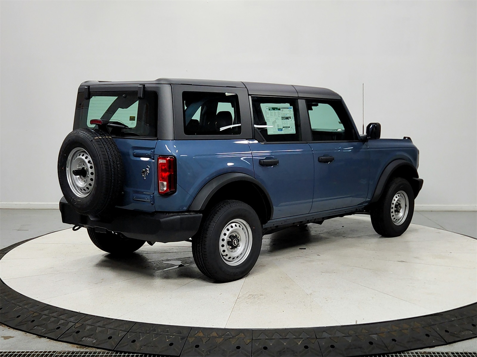 2025 Ford Bronco Base photo 7
