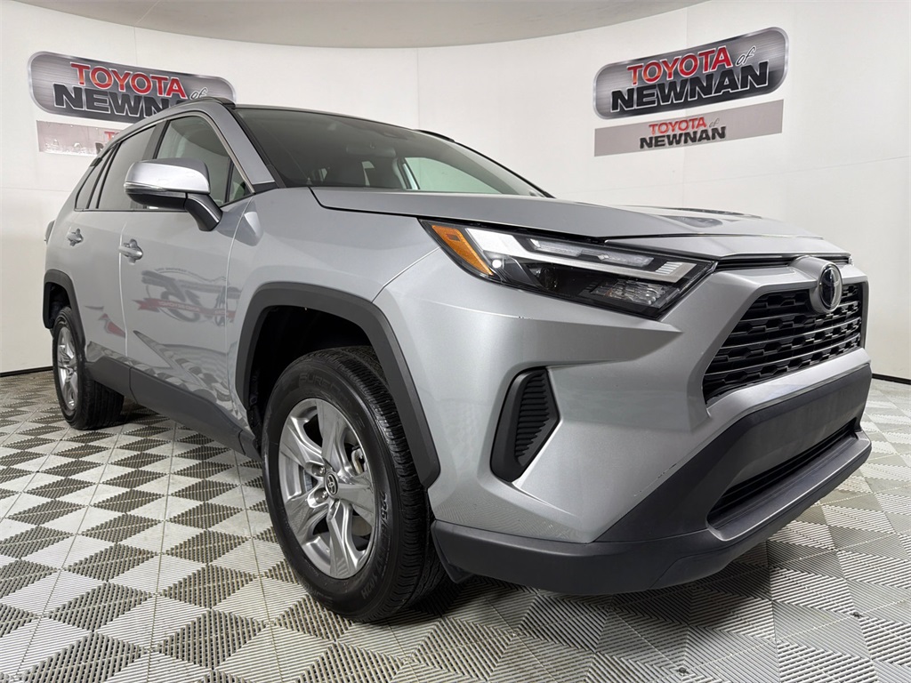 2024 Toyota RAV4 XLE's photo