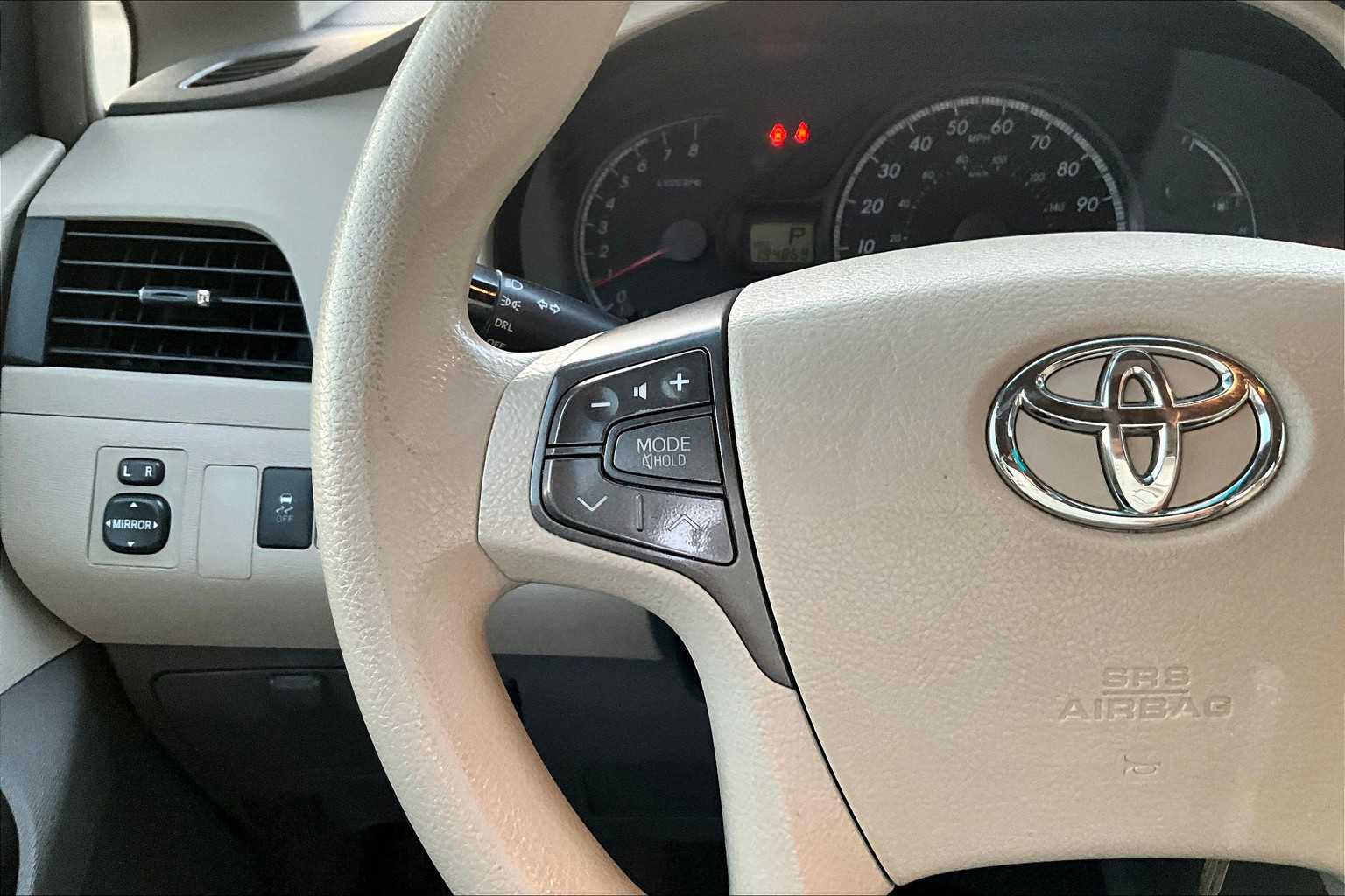 2013 Toyota Sienna LE photo 19