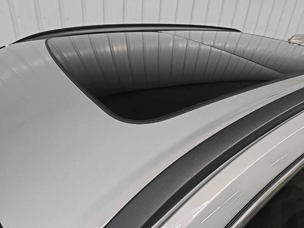 2023 Volvo XC60 B5 Core photo 11