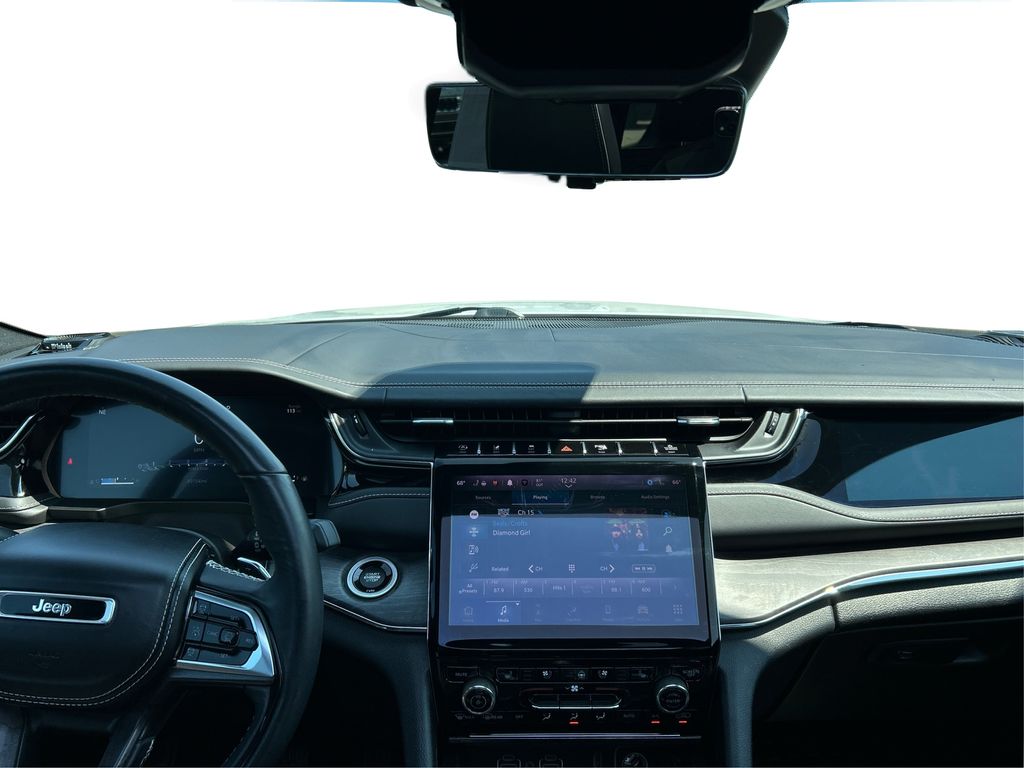 2023 Jeep Grand Cherokee Overland photo 32