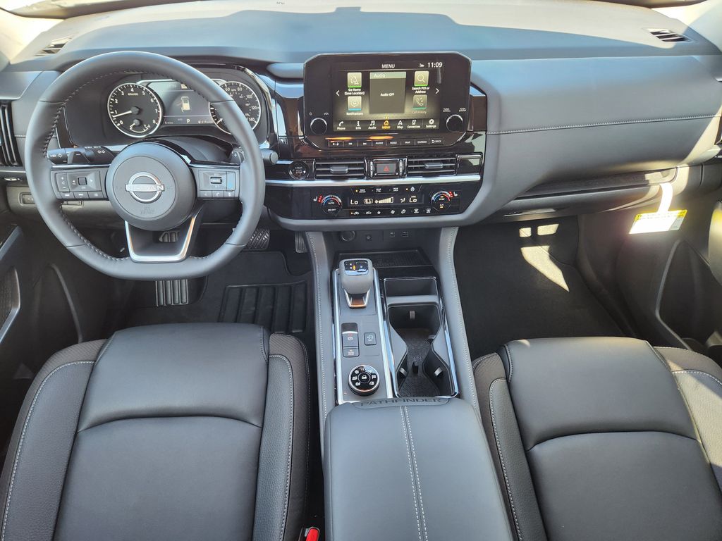 2025 Nissan Pathfinder SL photo 14