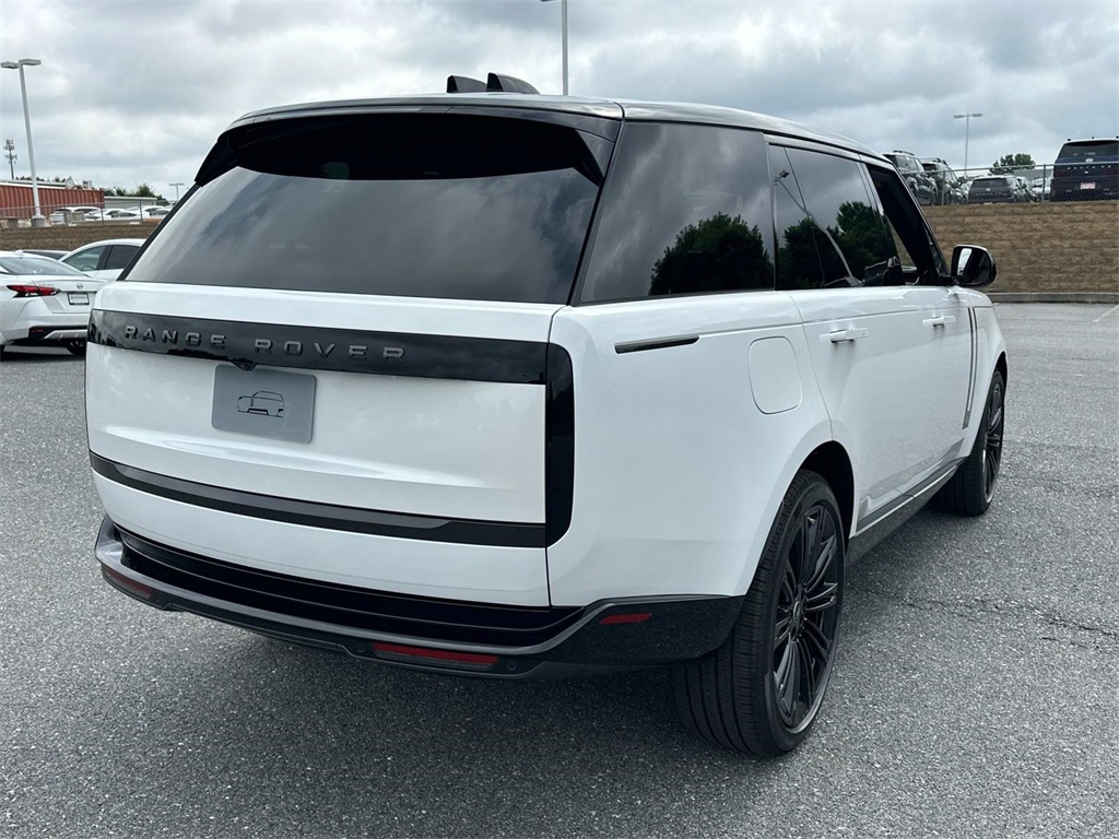 2025 Land Rover Range Rover SE photo 7