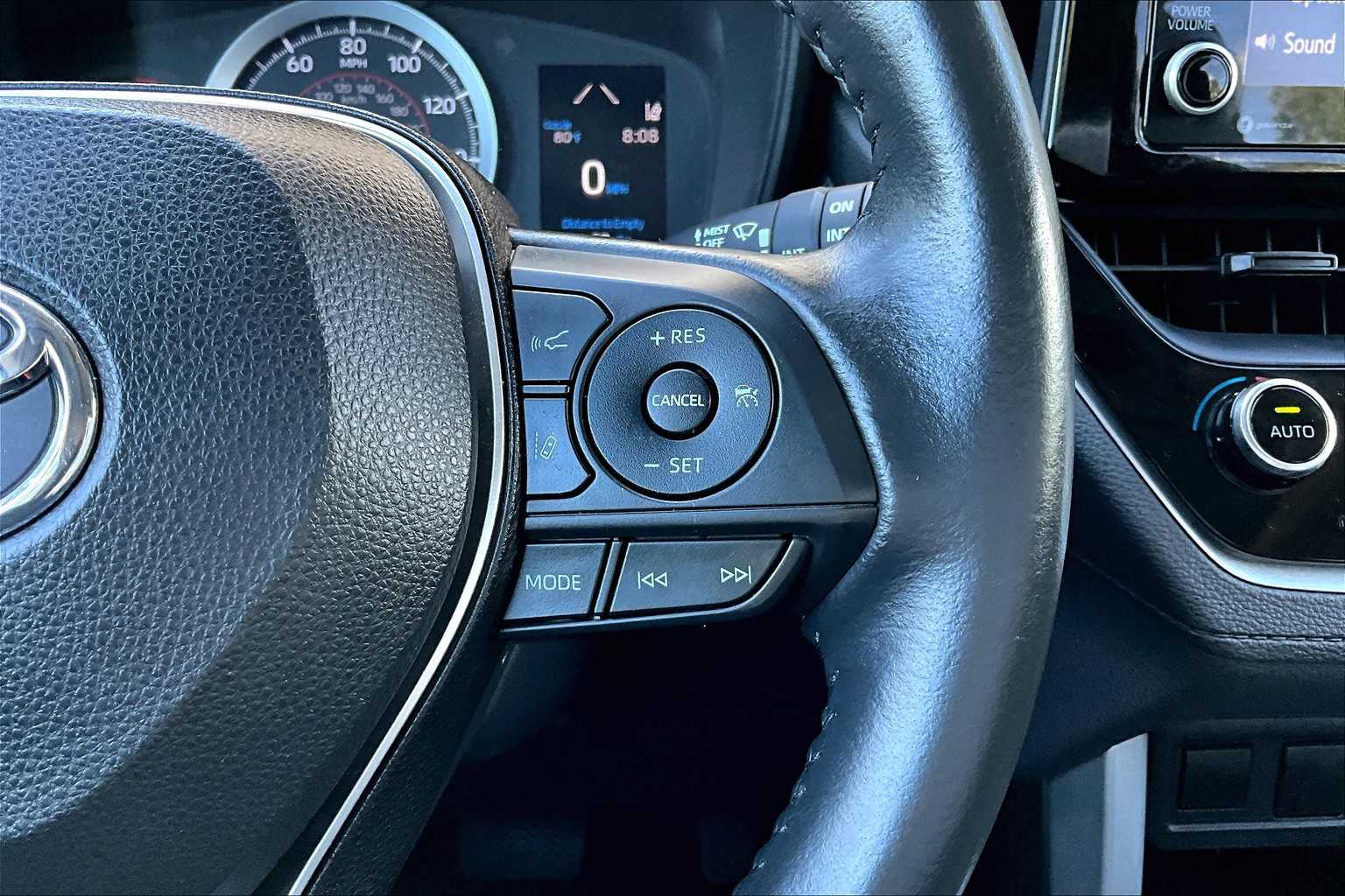 2022 Toyota Corolla Cross LE photo 23