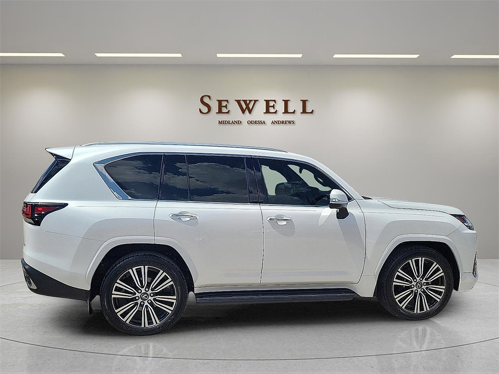 2024 Lexus LX 600 Luxury photo 5
