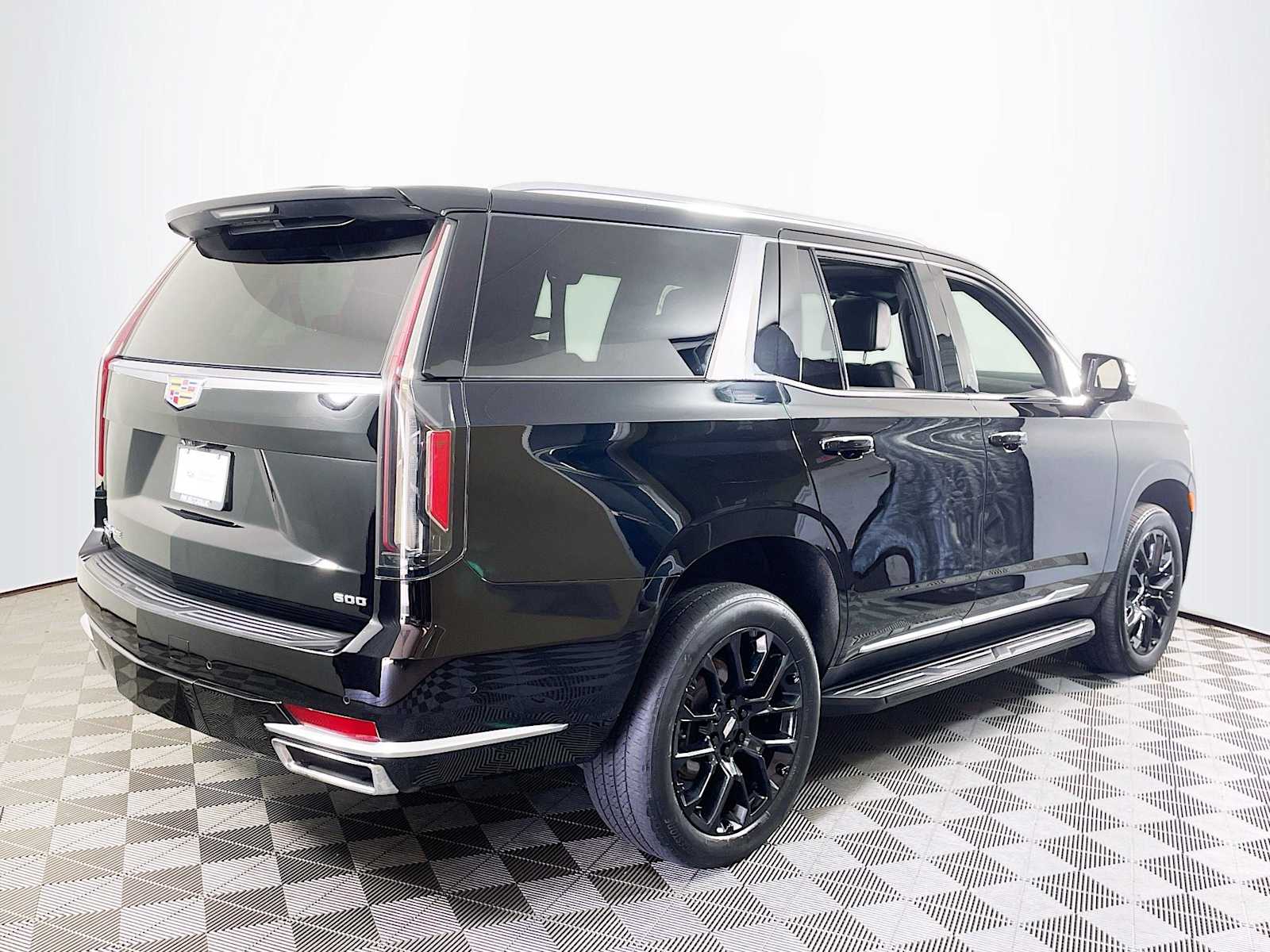 2022 Cadillac Escalade Premium Luxury photo 4