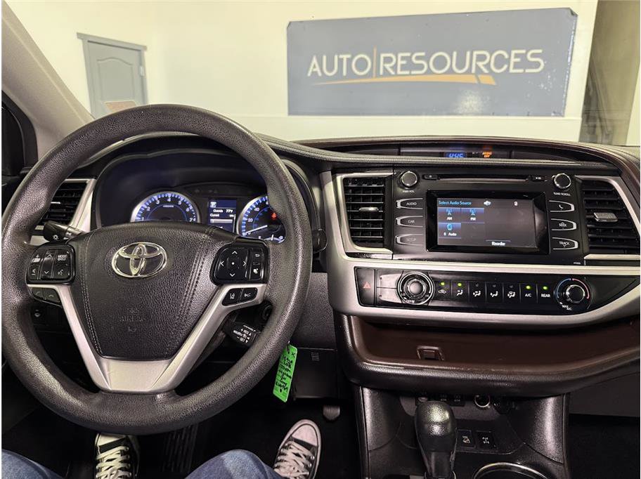 2018 Toyota Highlander LE Sport photo 36