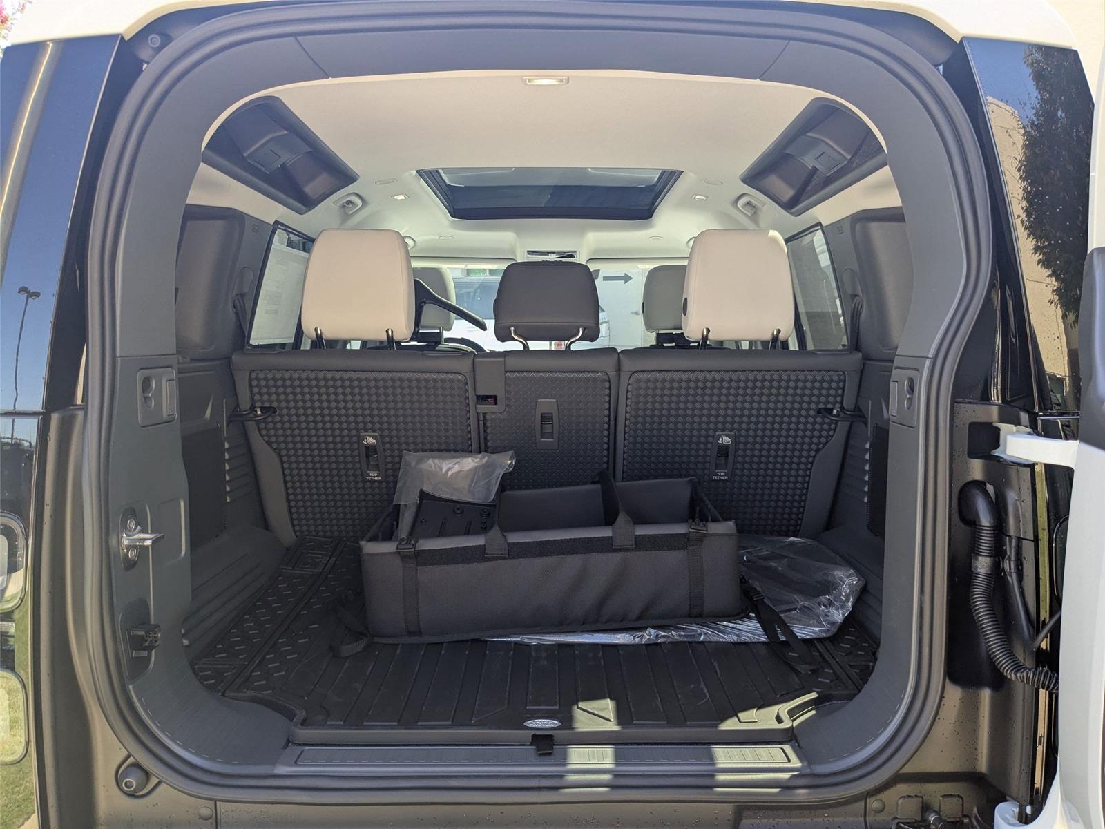 2026 Land Rover Defender 110 S photo 29