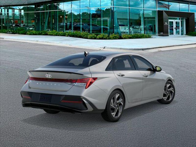 2025 Hyundai Elantra SEL Sport photo 4