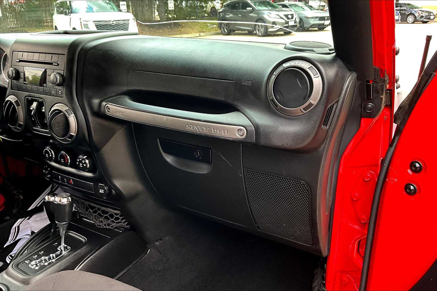 2015 Jeep Wrangler Unlimited Sport photo 16