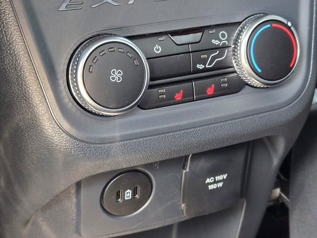 2025 Ford Explorer ST-Line photo 18