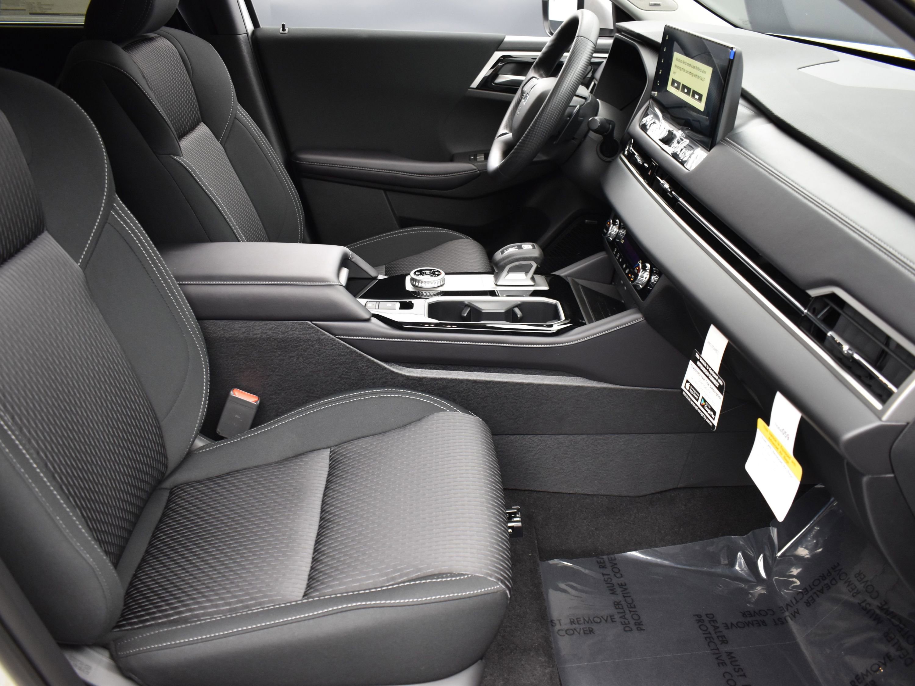2025 Mitsubishi Outlander ES photo 18