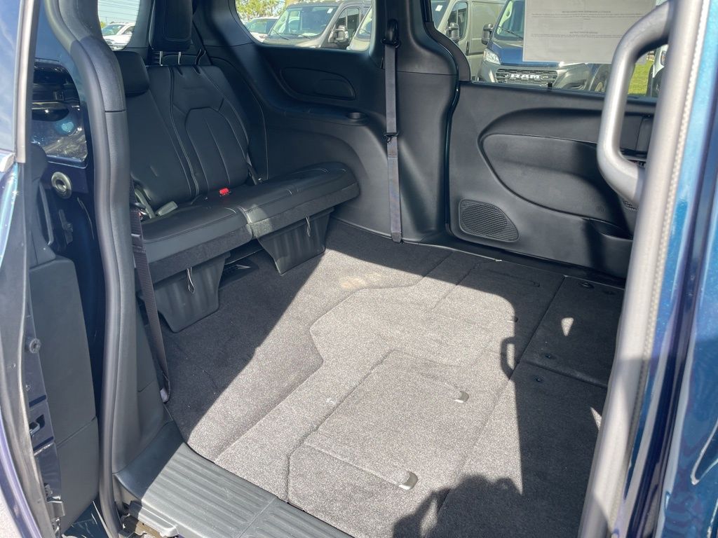 2025 Chrysler Pacifica photo 34