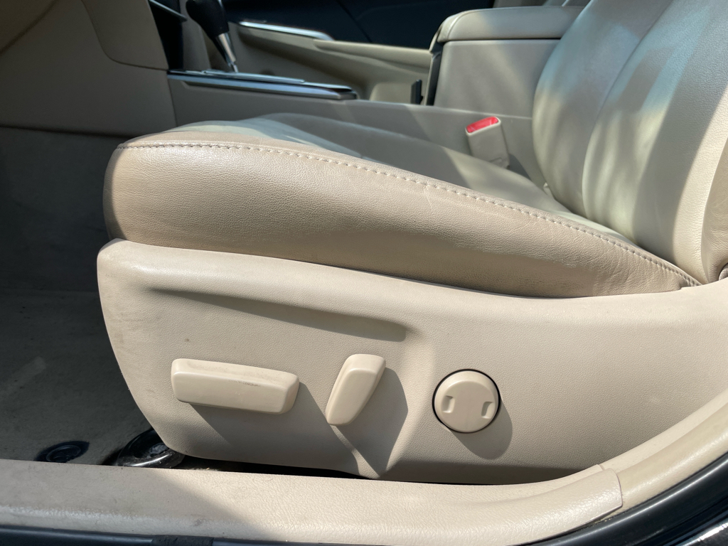 2013 Toyota Camry XLE photo 11