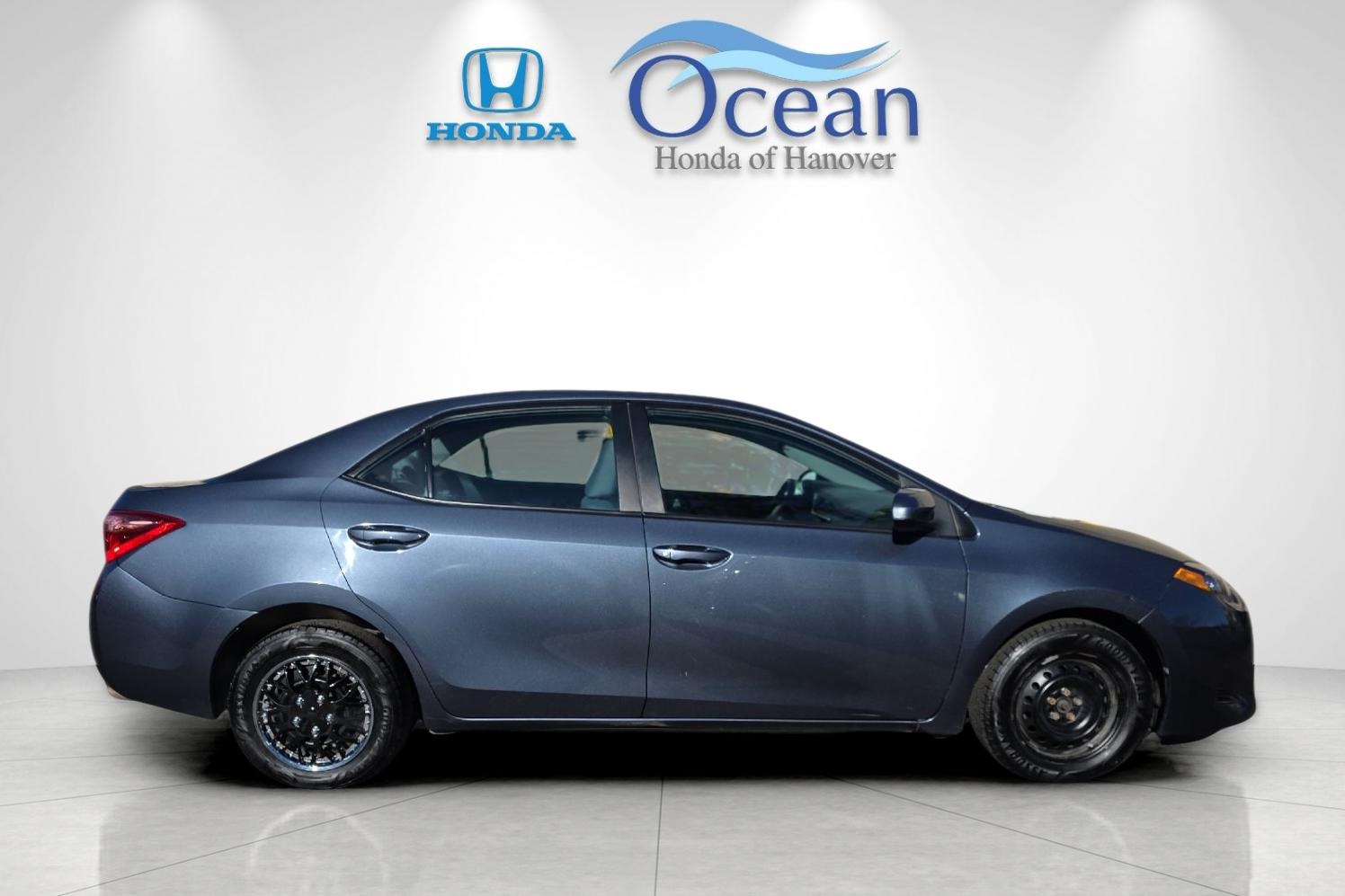 2017 Toyota Corolla LE photo 2