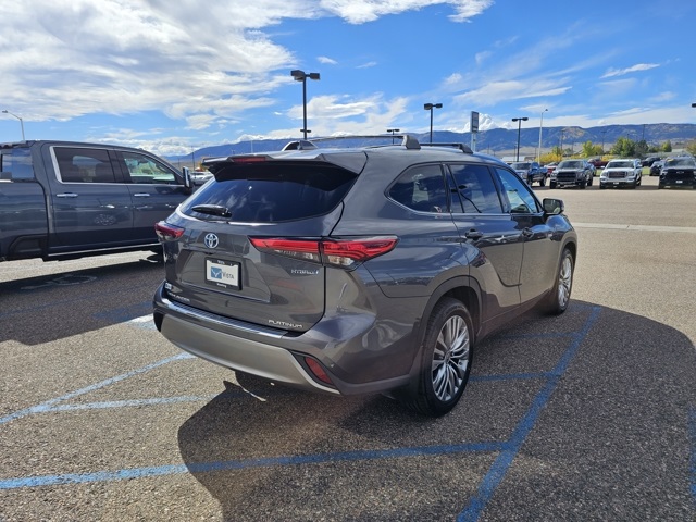 2021 Toyota Highlander Hybrid Platinum photo 2