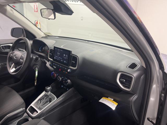 2026 Hyundai Venue SE photo 22