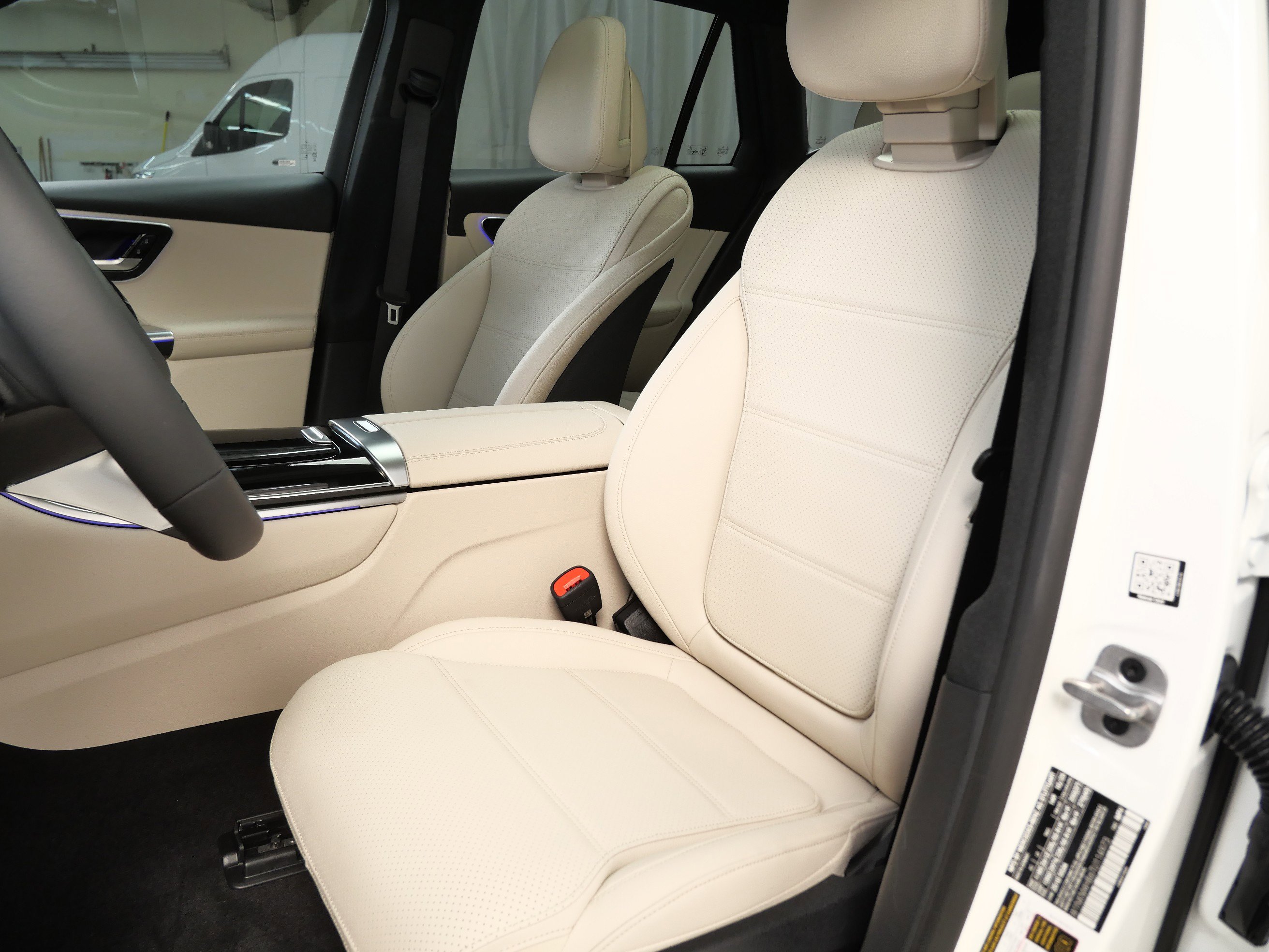 2026 Mercedes Benz GLC 300 4MATIC photo 2